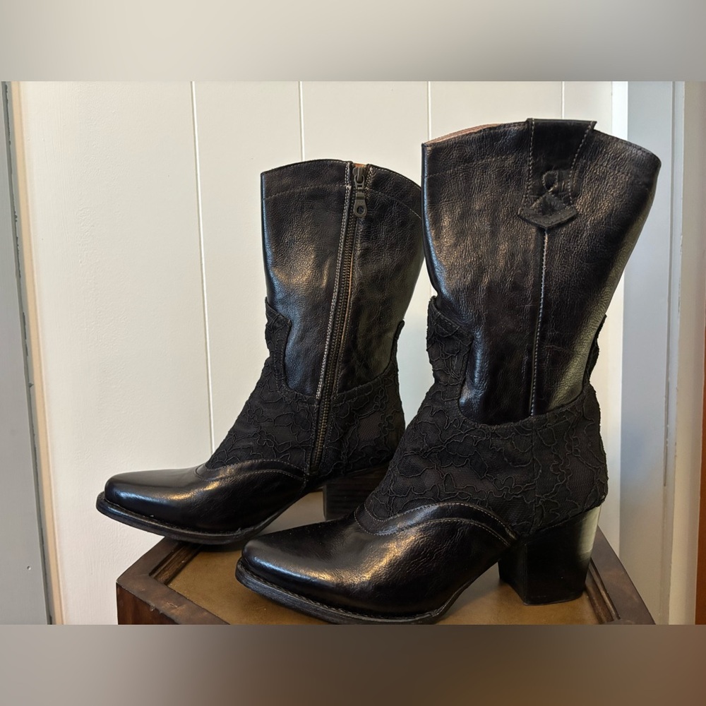 NWT Oak Tree Farms Basanti Boots Size 8.5 Black Leather w/Black Lace 2.5” Heel - Picture 11 of 16